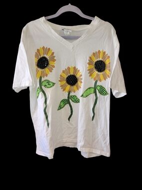 Classy LadyWhite  Sunflower V-Neck Tee with Sunflower Vtg 90s Sz XL